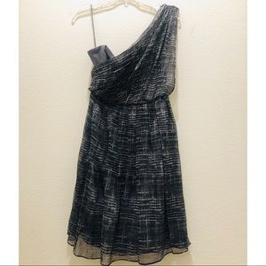 Alice+Olivia Grey One Shoulder Print Cocktail 👗